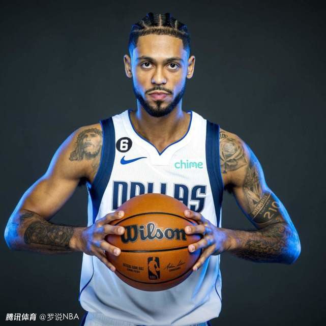 要是我跟她的婚约还在的话，现在岂不是要成北欧王国的公爵了？妈的......早知道叶辰有这么大本事，我他妈抢破头也要跪着舔他，怎么能一上来就对他冷嘲热讽......真他妈瞎了我的狗眼。