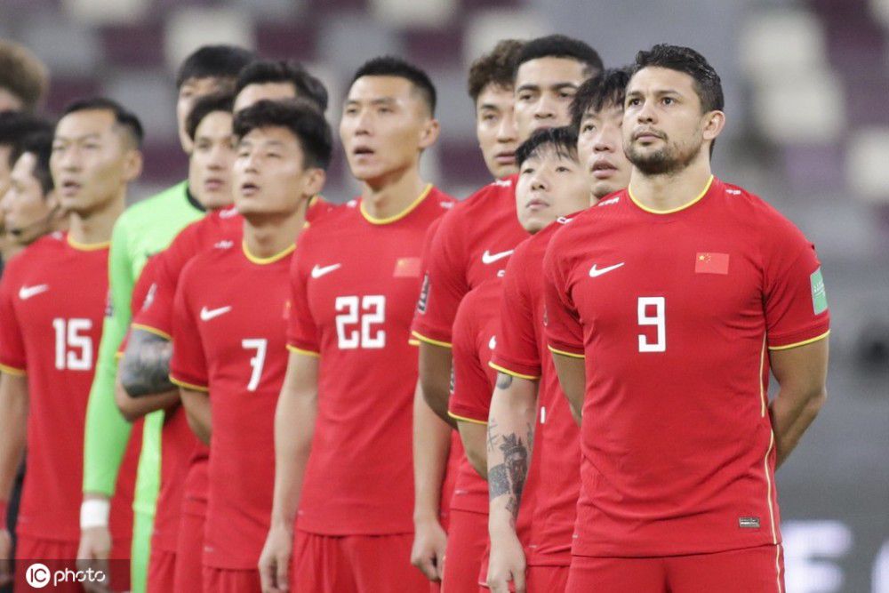 故事产生在虚拟的国度扎黑国，扎黑国籍的华人企业家杨东带着员工们在回家的路上解救了女记者纳塔，77mi.cc并是以遭受了扎黑国匪徒的追杀。杨东等报酬公理自告奋勇，并将纳塔成功护送达到边疆。